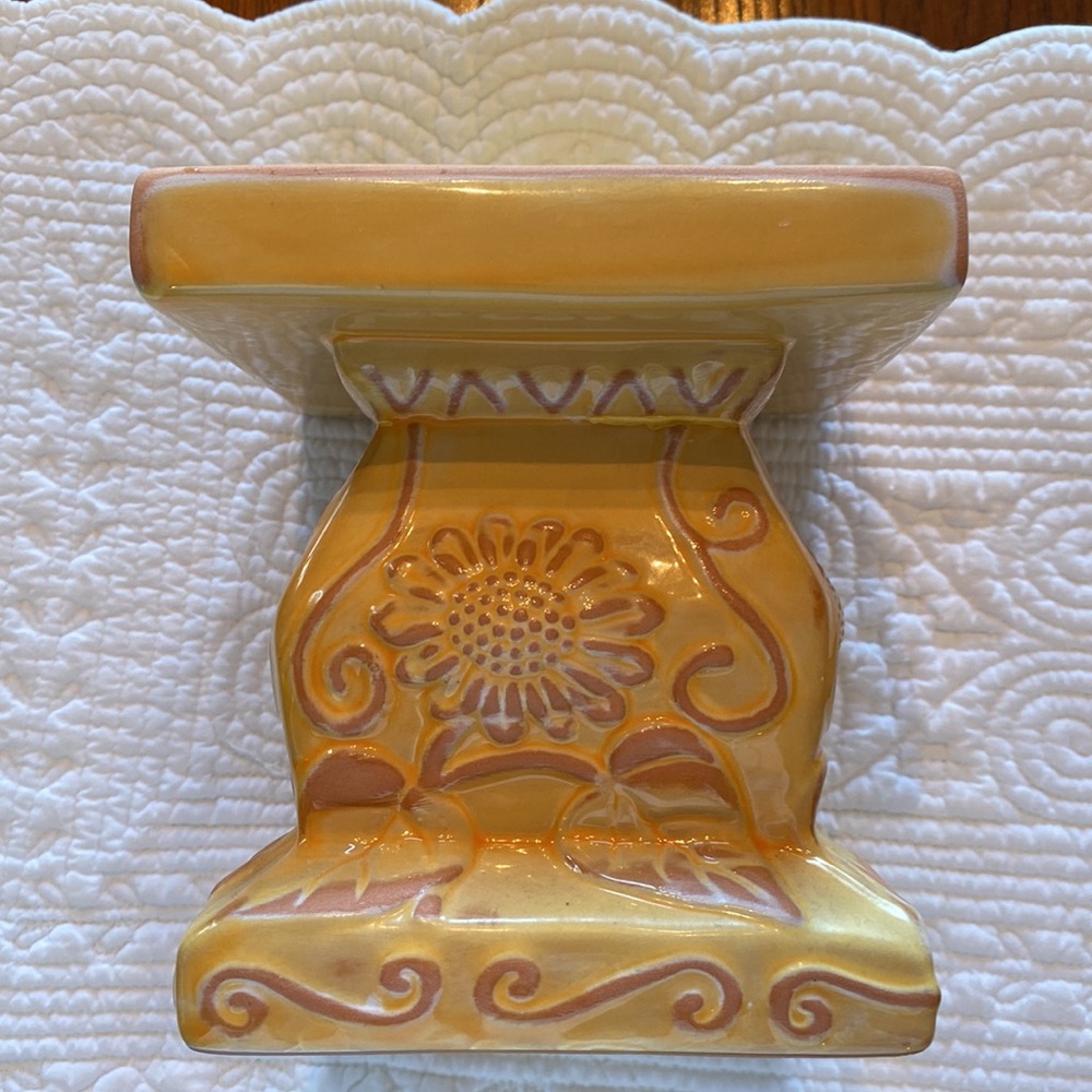 Pedestal - Picture 5 of 10